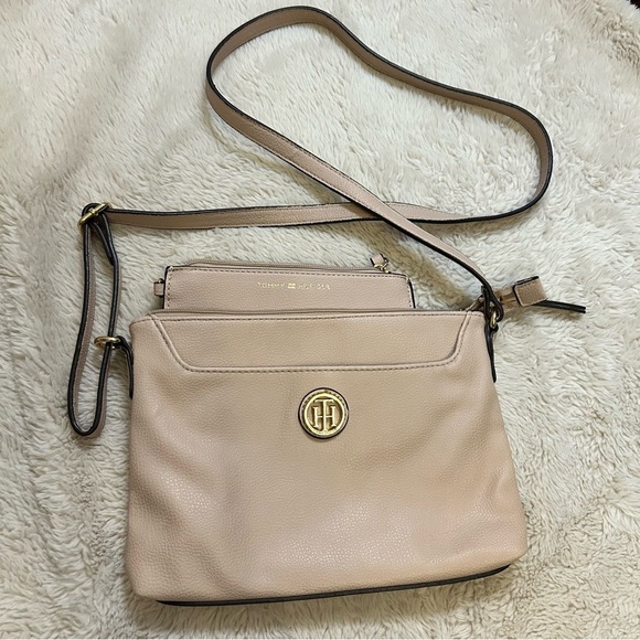 Tommy Hilfiger | Crossbody Purse | Light Pink | Gold Emblem | Zipper Pouch - Picture 4 of 10